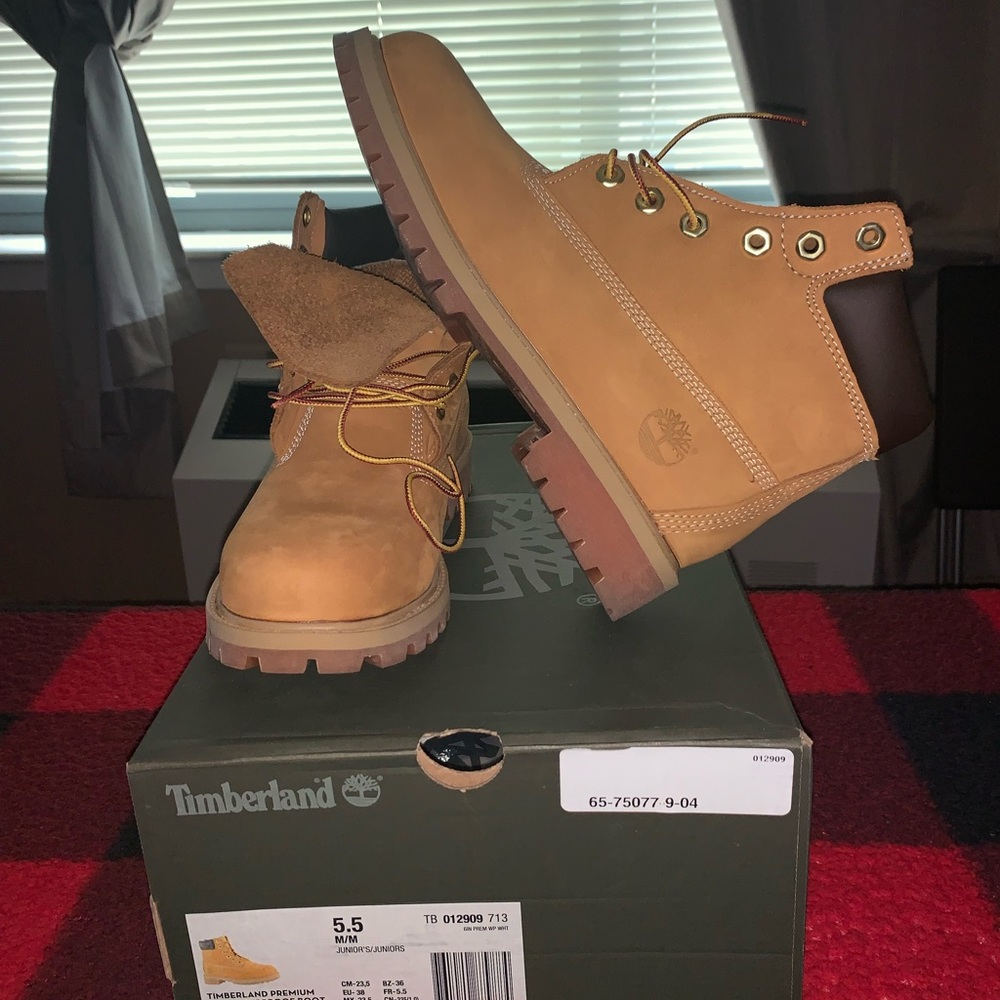 Timberland Boots / Size 5.5 (big kids) - Like New